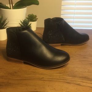 Black leather Chelsea shoe, glittery heel women’s